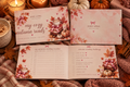 My Cozy Autumn Reads – herbstliche Produktinszenierung mit Kürbissen und Herbstblättern, ohne Blumen